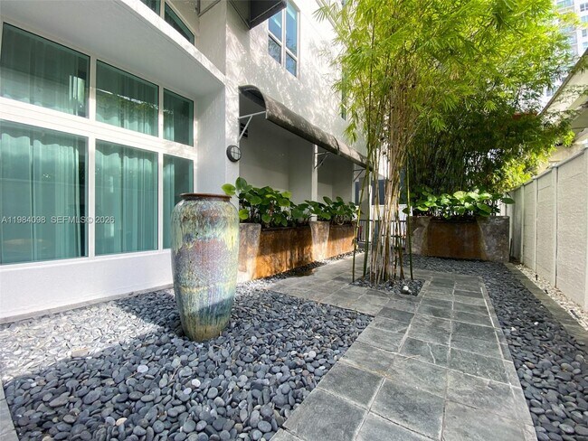 Building Photo - 234 NE 3rd St