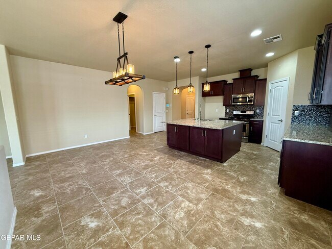 Building Photo - 7790 Enchanted Cir Dr