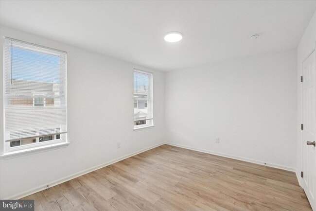 Building Photo - 1529 N Hollywood St