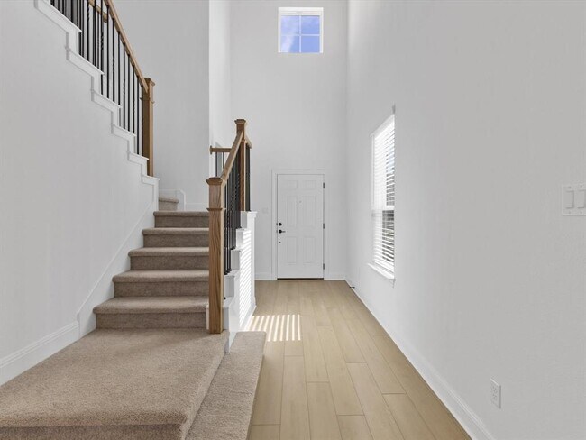 Building Photo - 633 Runnel Dr