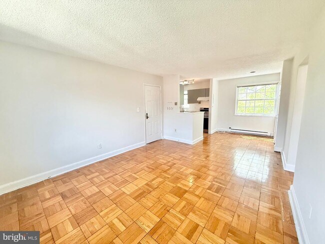 Building Photo - 1706 W Abingdon Dr