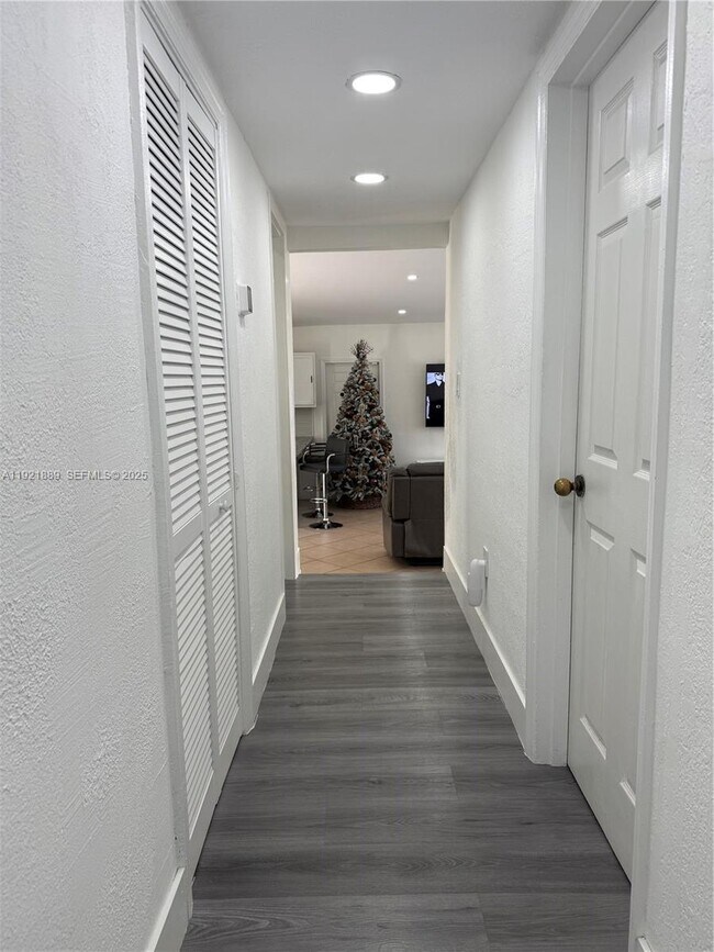 Building Photo - 27000 SW 145th Ave