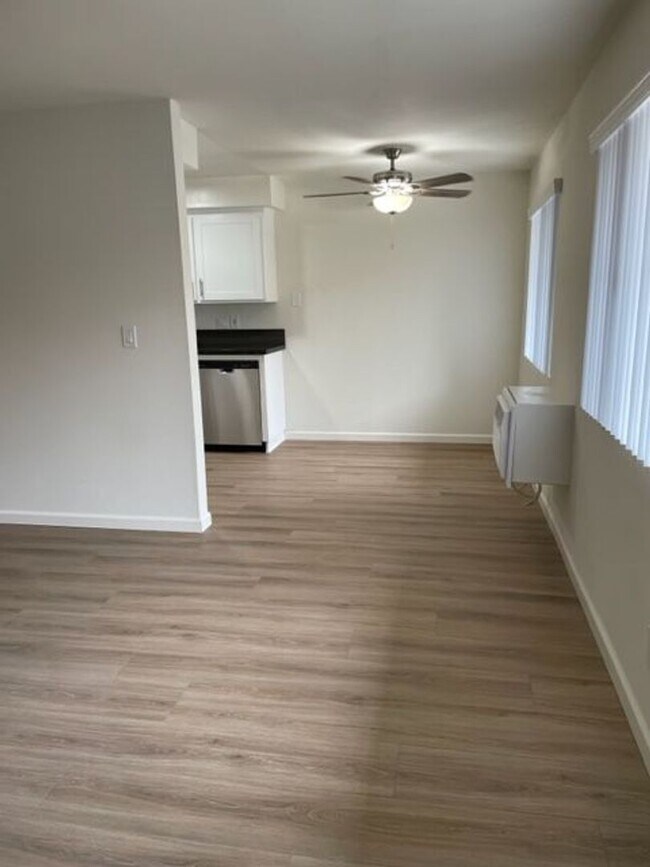 Building Photo - Beautiful 2 Bedroom Apartment in Whittier with Move in Special