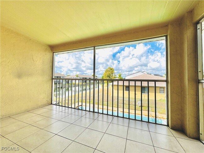 Building Photo - 706 SE 13th Ct