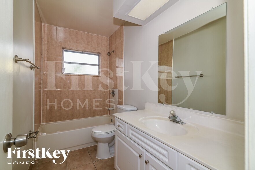 Building Photo - 161 NE 20th St