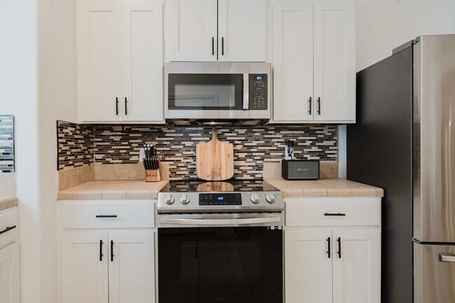 Building Photo - 5704 Montevista Dr