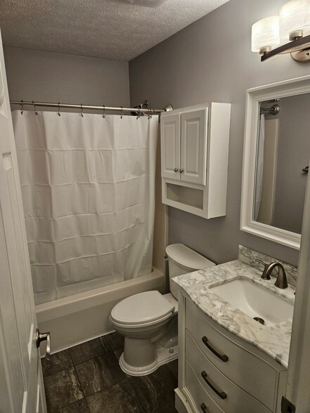 Building Photo - 70 Strawberry Cir