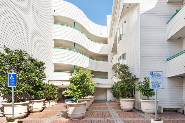 Building Photo - 345 Sheridan Ave