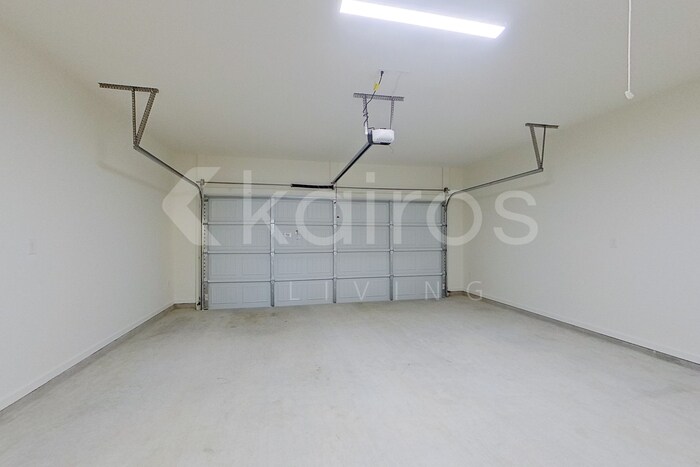 Building Photo - 300 Carencro St