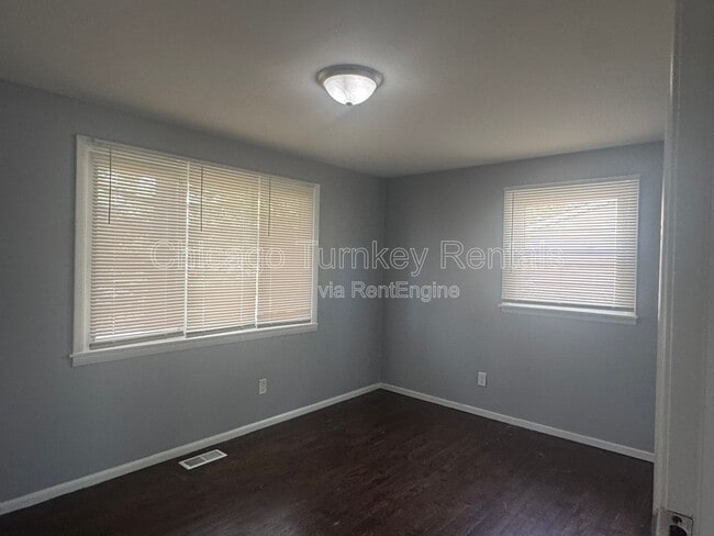 Building Photo - 43 N Walnut Ln