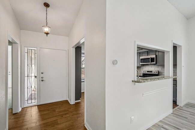 Building Photo - 9424 Singing Quail Dr