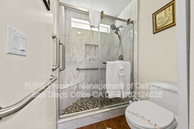 Building Photo - 12576 Oaks N Dr