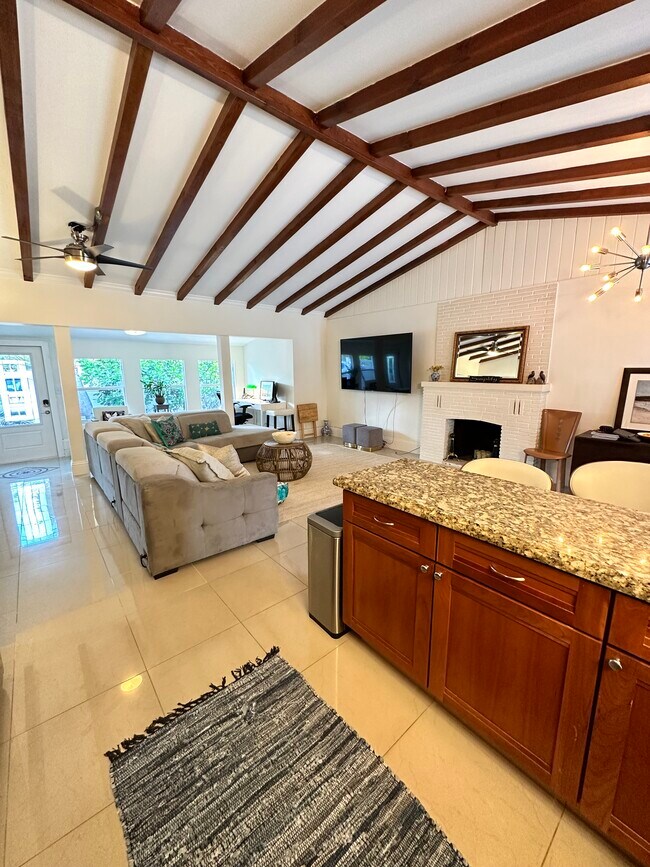 Building Photo - 3036 Coral Shores Dr