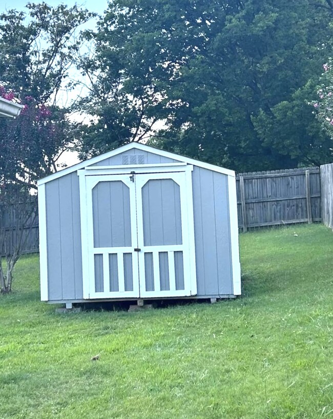 Building Photo - 2087 Kindlewood Dr