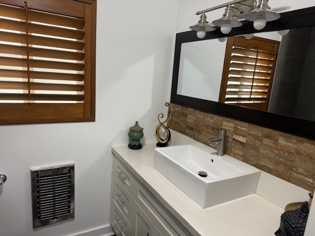 Building Photo - 3840 Overland Ave