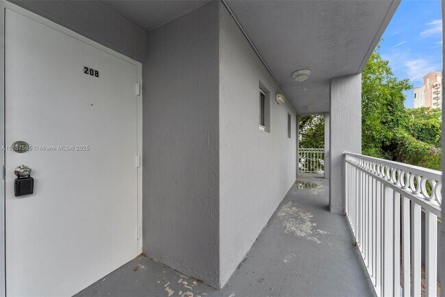 Building Photo - 1421 SW 3rd St