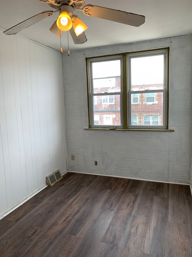 Building Photo - 6908 Revere St