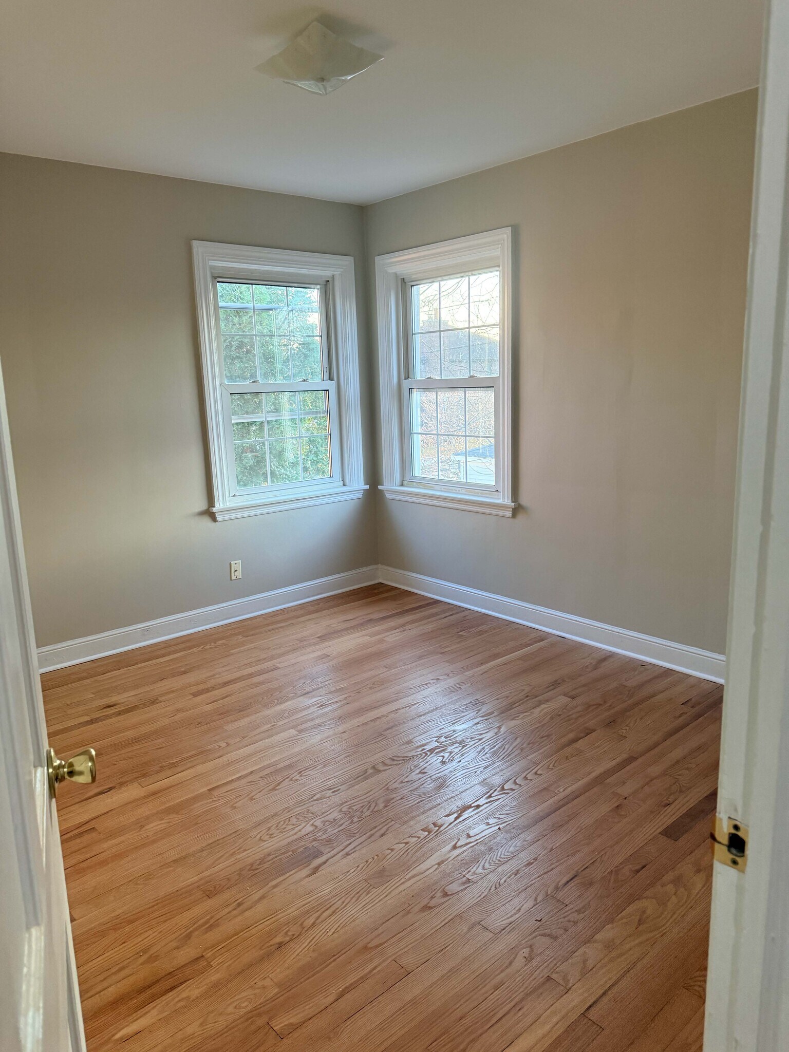 Building Photo - 6704 N Trumbull Ave