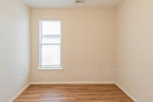 Building Photo - 1020 Washington Dr