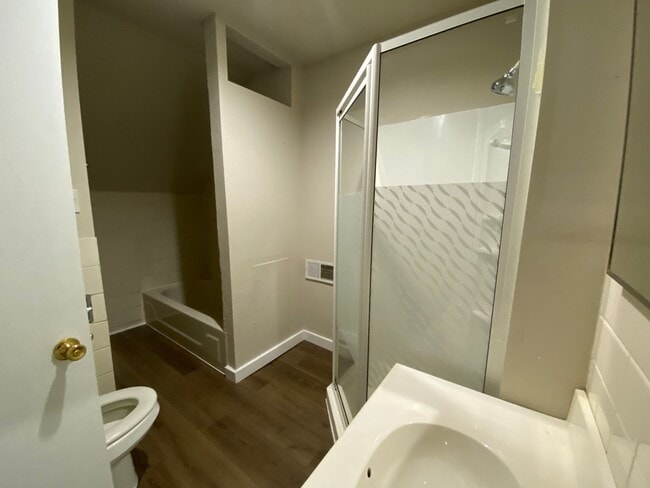 Building Photo - 4 Bedroom 2 Bathroom 2 Stall Detached Garage