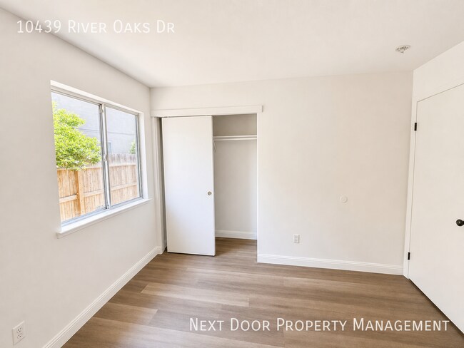 Building Photo - 10439 River Oaks Dr