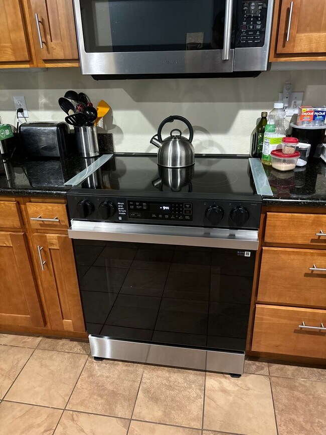 Building Photo - Breakers E-44 – Furnished 2BR with Lanai, ...