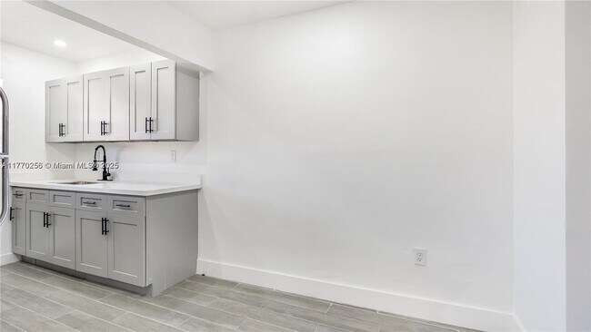Building Photo - 14980 NE 5th Ct