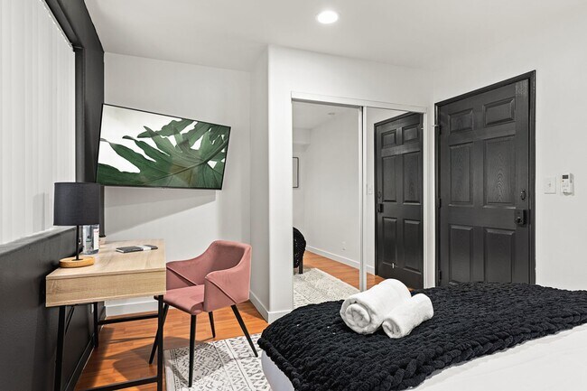 Building Photo - 10777 Ashton Ave