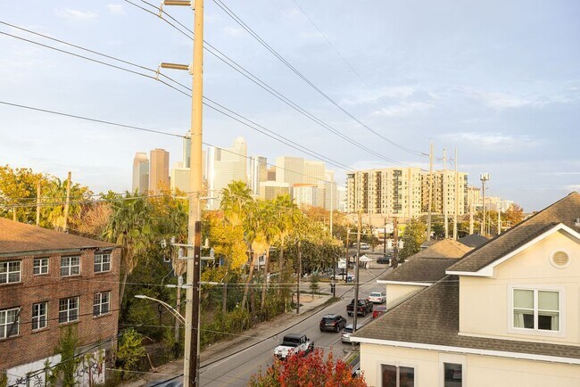 Building Photo - 2402 Morgan St