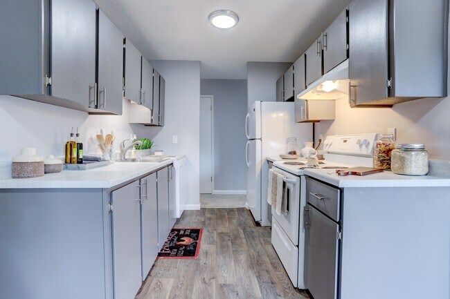 Building Photo - Meadow Park East Apartments