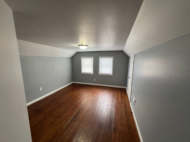 Building Photo - 1129-1131 S Sheffield Avenue