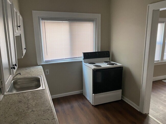 Building Photo - 608-610 Racine Avenue