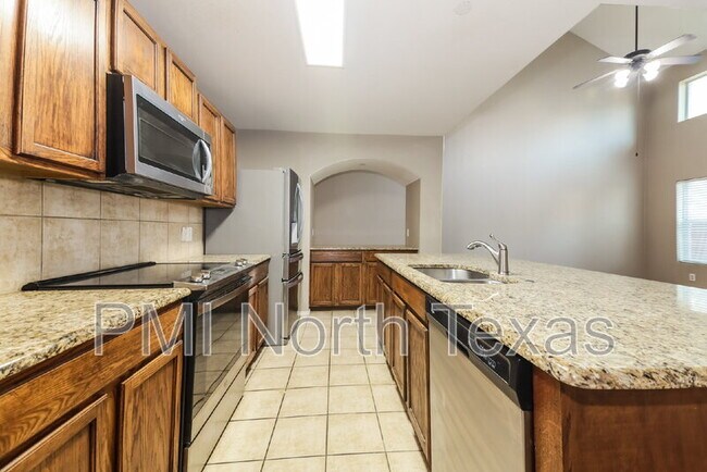 Building Photo - 9853 Fleetwood Dr