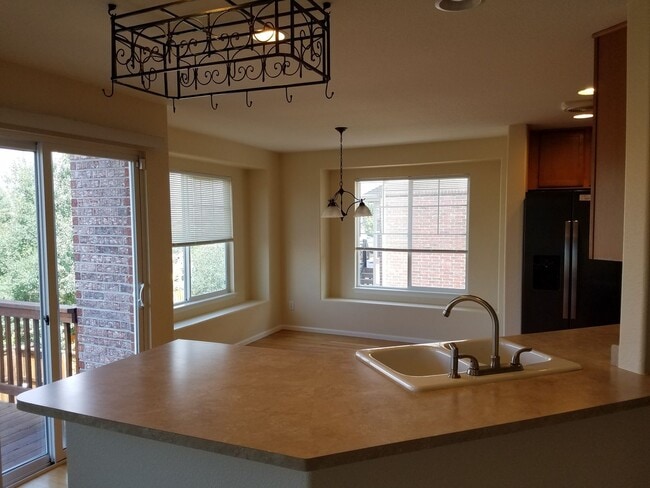 Building Photo - Tollgate Crossing 2 Story, 6 Bedrooms, Fin...