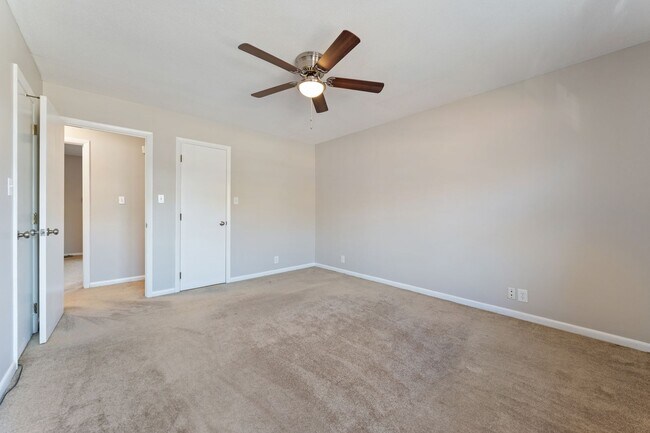 Building Photo - Charming 2-Bedroom End Unit townhome Avail...