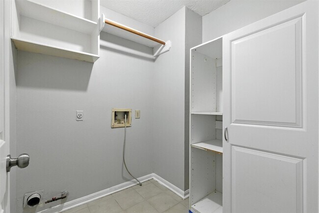 Building Photo - 5307 Oak Falls Dr