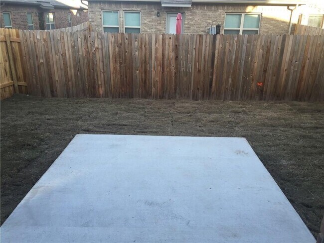 Building Photo - 2304 S Lakeline Blvd