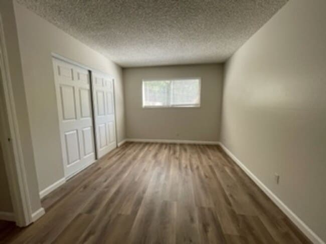 Building Photo - Great 3 Bed 2 Bath Duplex