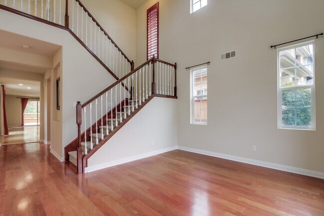 Building Photo - 4 Bedroom Cul-de-Sac home in San Elijo Hills!