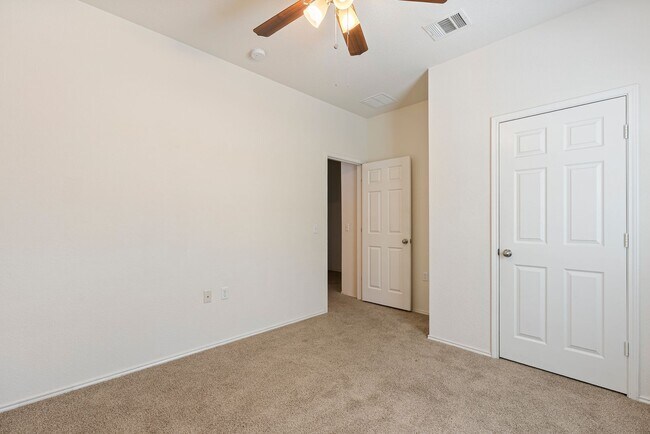 Building Photo - Lovely Single Story, 3 bedrooms, 2 bathrooms, Home in Northeast Austin!!!!