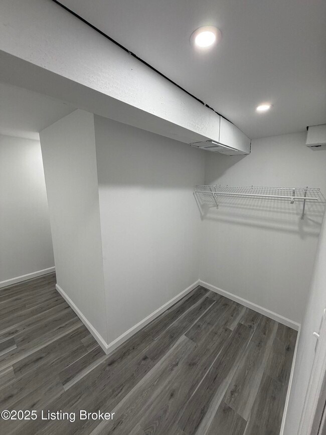 Building Photo - 5414 Bungalow Dr