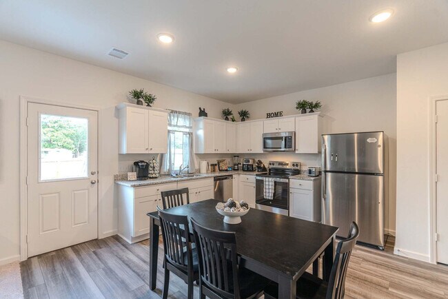 Building Photo - 10314 Woodwick St