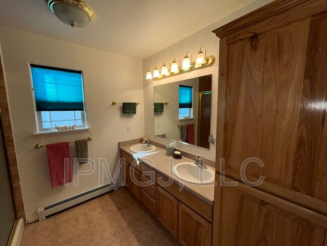 Building Photo - 815 Lincoln Ct