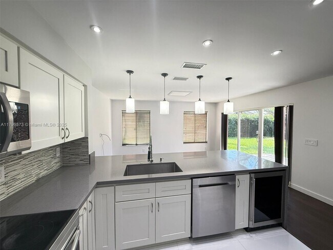 Building Photo - 1696 SW 109th Terrace