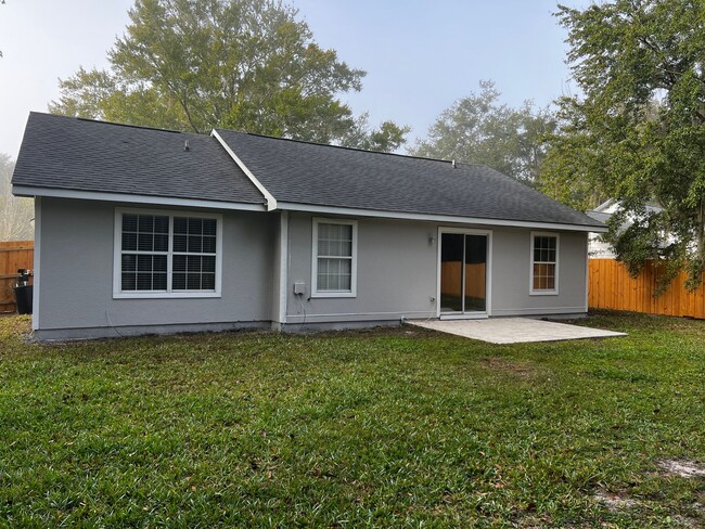 Building Photo - 3/2 with fenced in yard!