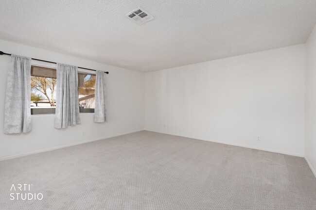 Building Photo - Beautiful upstairs 2-bedroom, 2-bathroom apartment