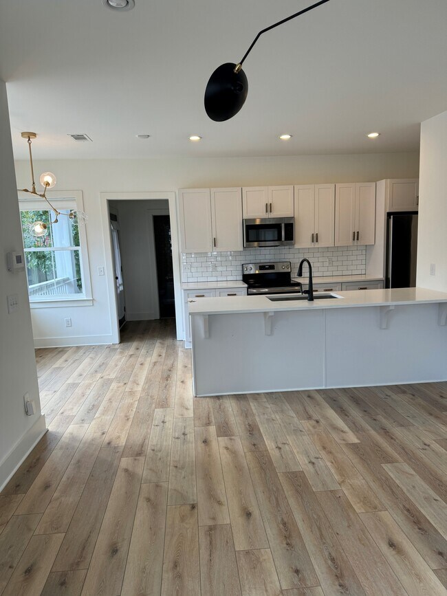 Building Photo - 509 Rosedale Ave