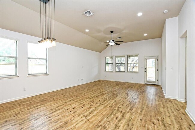 Building Photo - 2213 Lookout Range Dr