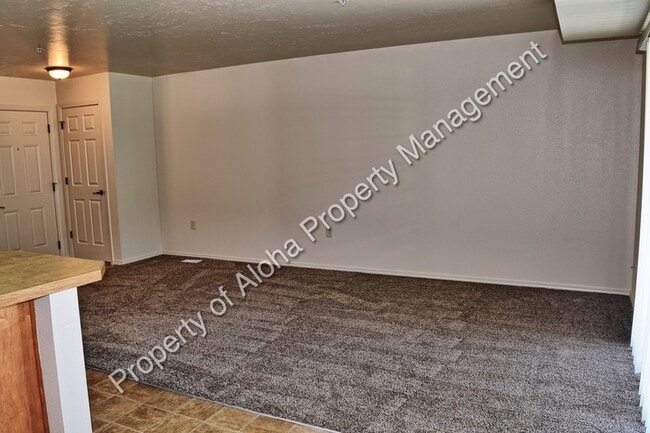 Building Photo - 1039 W Pine Ave
