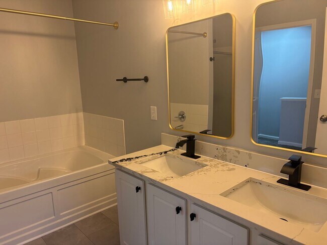 Building Photo - Charming & NEWLY Renovated 2-Bedroom Condo...